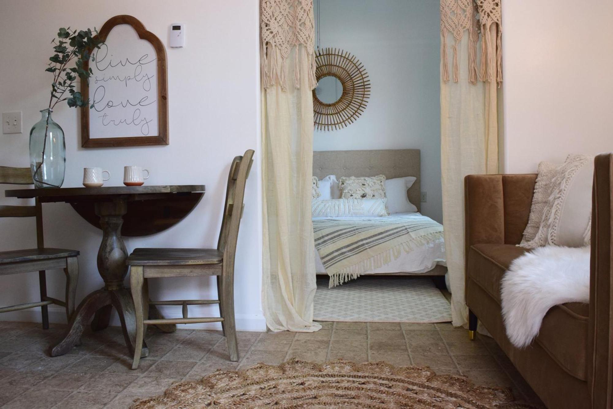 Le Petit Guesthouse -King Bed Walk To Whitworth Nine Mile Falls Exteriör bild
